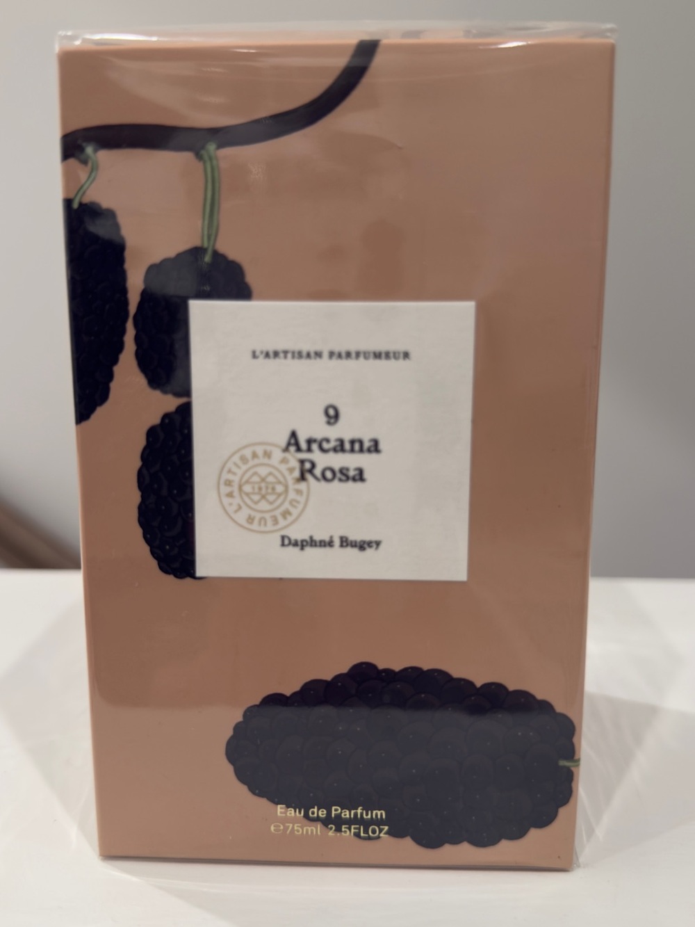 L'Artisan Parfumeur Arcana Rosa blush pink box with blackberry art